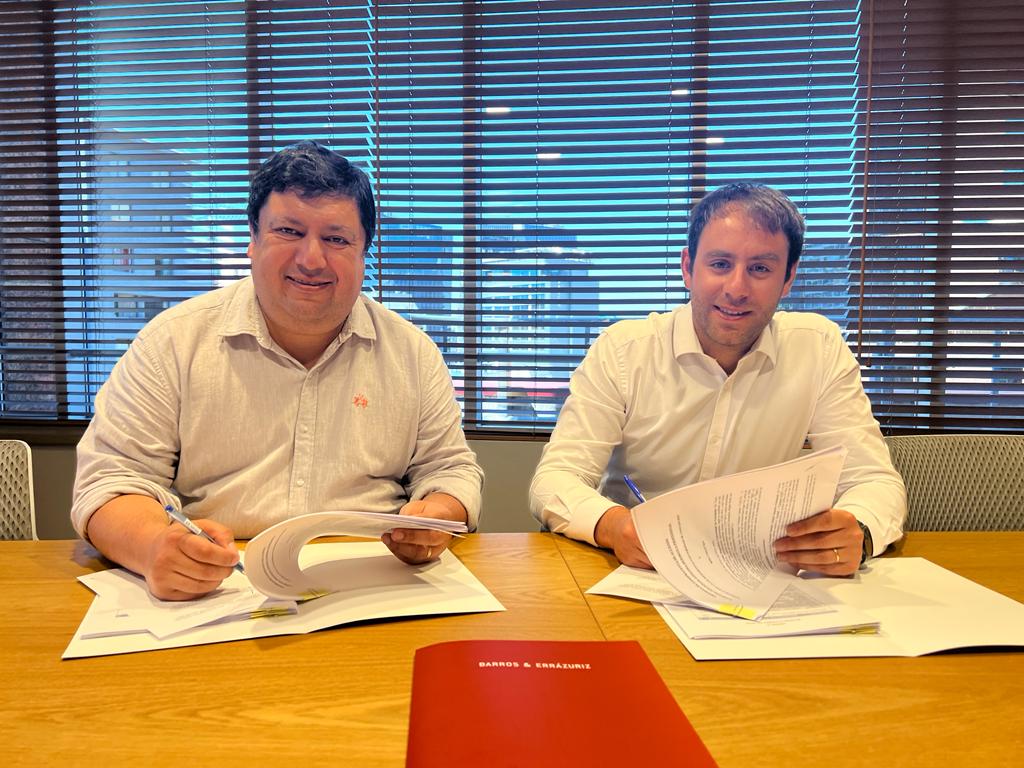 La firma se realizó esta jornada en las oficinas del estudio Barros & Errázuriz